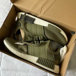 ADIDAS NMD_R1 SHOES-NEVER WORN